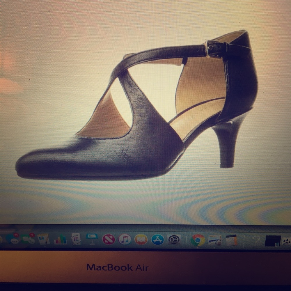 Leather Naturalizer Criss-cross pumps, worn once